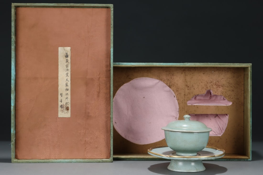 An Exquisite Ru yao Sky Blue Glazed Bowl: An Exquisite Ru yao Sky Blue Glazed Bowl Song Dynasty, China Size:4.6inx6.9in汝窑天青釉拖盅 中国宋代 Size:11.8cmx17.5cm