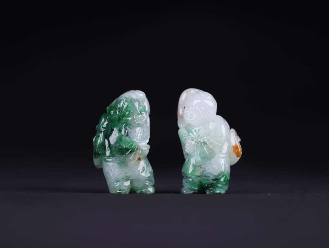 An Exquisite Jadeite Figure Hand Piece: An Exquisite Jadeite Figure Hand Piece Qing Dynasty, China Size:1.8inx1inx0.5in Size:1.8inx1inx0.5in Weight:53.4g翡翠童子持灵芝把件 中ࢲ