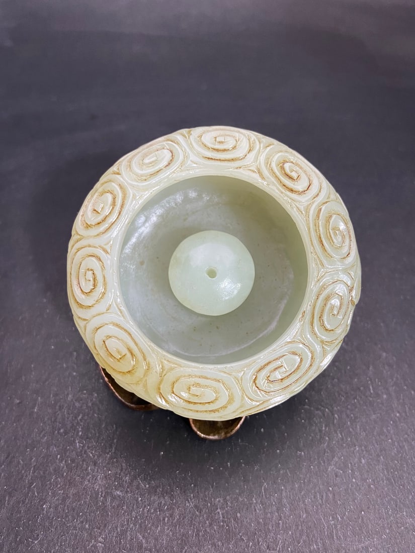 An Exquisite White Jade Chi-Dragon Pattern Ornament: An Exquisite White Jade Chi-Dragon Pattern Ornament Qing Dynasty, China Size:1.2inx2.4in Weight:126g白玉螭龙云纹香插 中国清代 Si