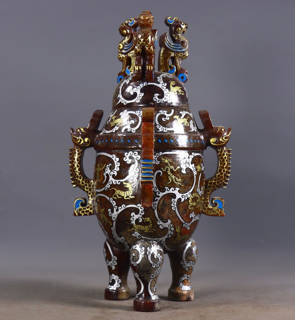 An Exquisite White Jade Painted Color Tripod Jar: An Exquisite White Jade Painted Color Tripod Jar Han Dynasty, China Size:10.6inx5.5inx4.3in Weight:1629g白玉鎏金彩绘三足罐 中国汉