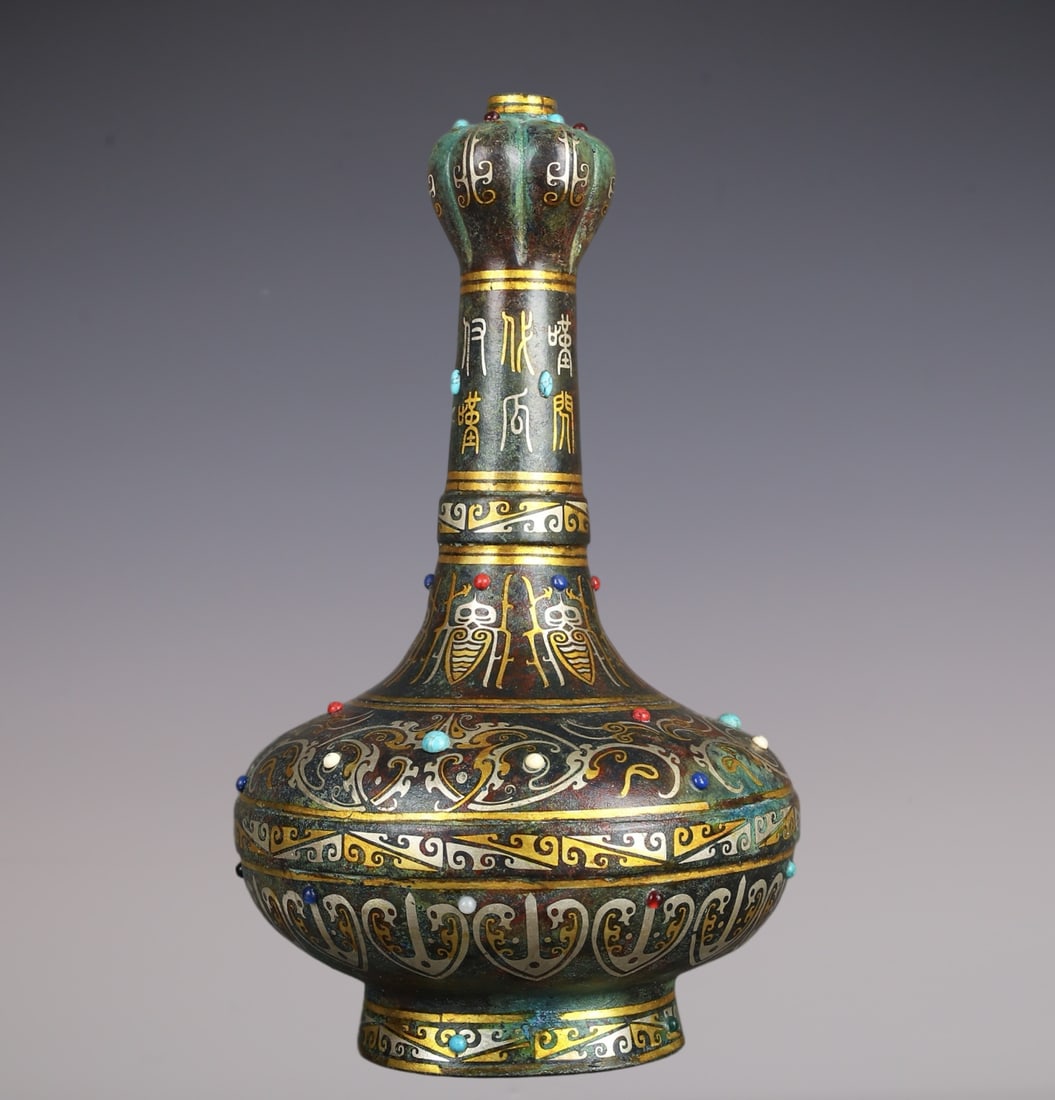 An Exquisite Bronze Inlaid Gold Inlaid Gems With Inscription Vase: An Exquisite Bronze Inlaid Gold Inlaid Gems With Inscription Vase Han Dynasty, China Size:6.7inx11.8in Weight:1540g青铜错金镶嵌蒜头瓶 中