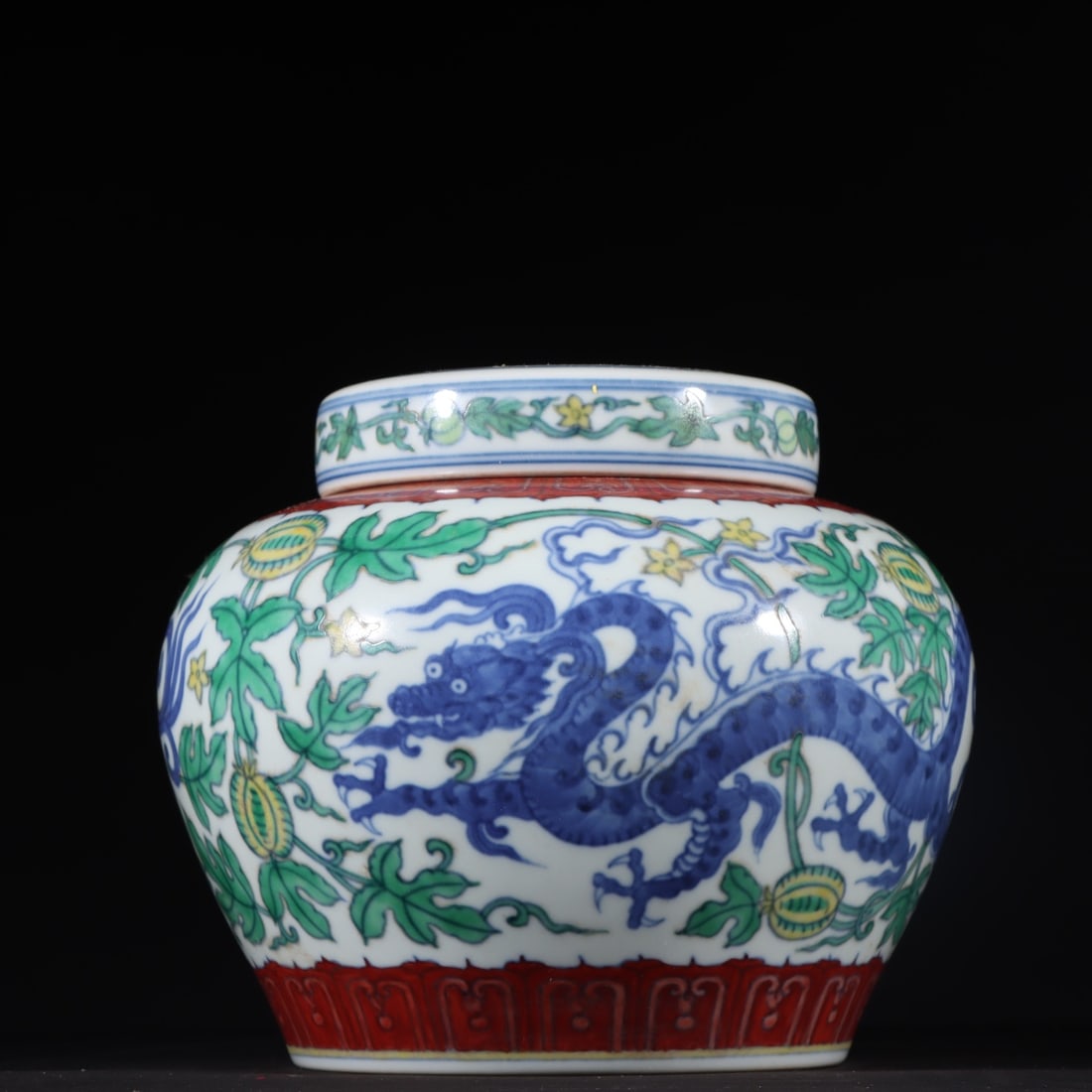 An Exquisite Doucai Dragon Pattern Lotus Pattern Jar - 3