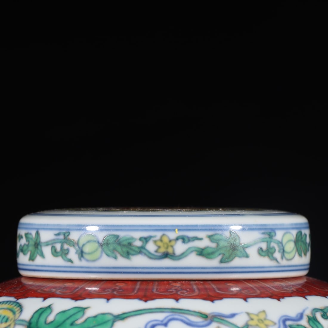 An Exquisite Doucai Dragon Pattern Lotus Pattern Jar - 4