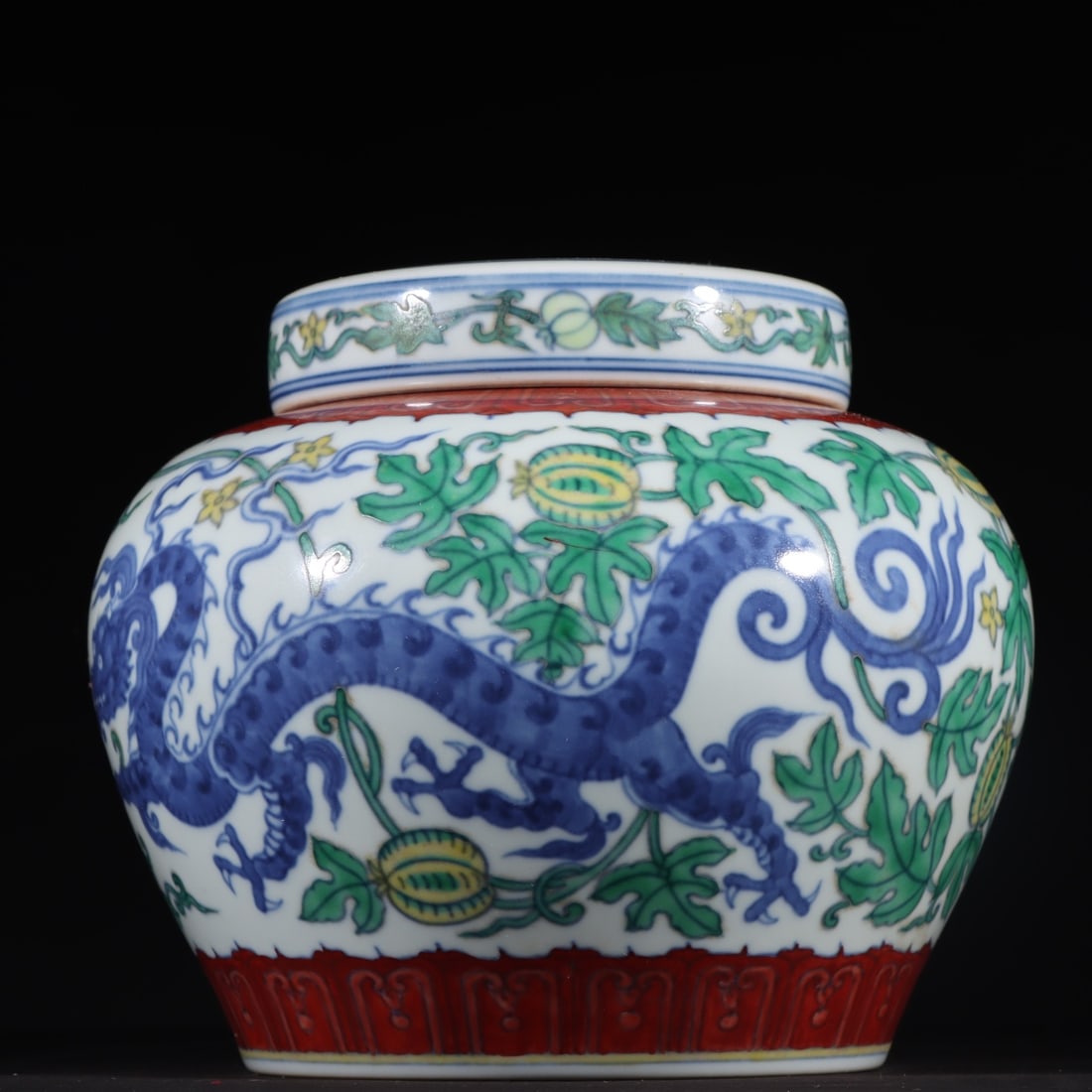 An Exquisite Doucai Dragon Pattern Lotus Pattern Jar - 7