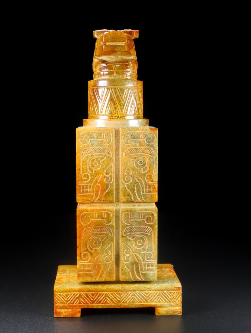 An Exquisite White Jade Bird Pattern Ornament: An Exquisite White Jade Bird Pattern Ornament S.Zhou , China Size:9.6inx4.3inx3.1in Weight:1.97kg白玉玉琮 商周时期 Size:24.5cmx10.8cmx7.8cm Weight:1.97k