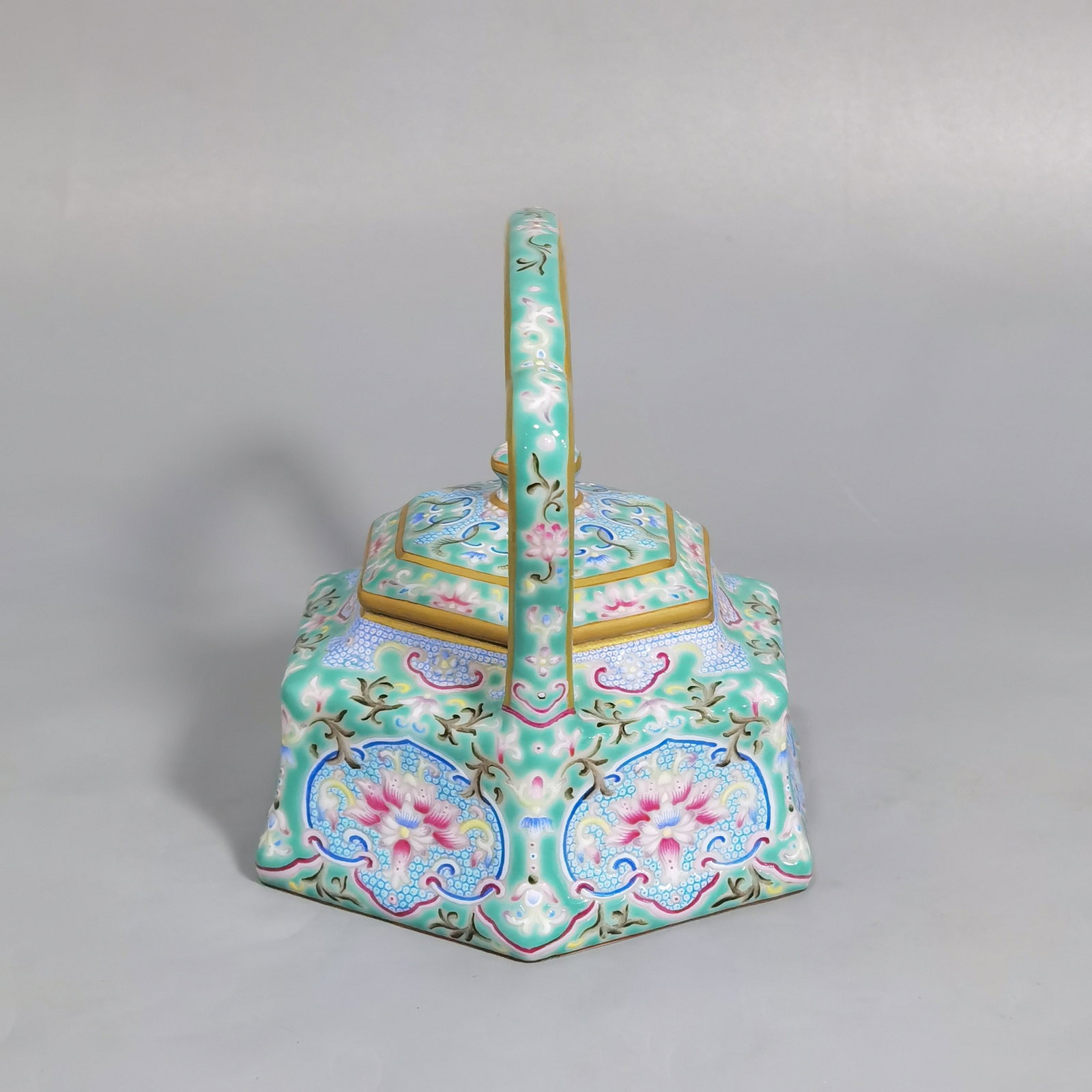 An Exquisite Enamel Turquoise Glazed Lotus Pattern Loop-Handled Pot - 2