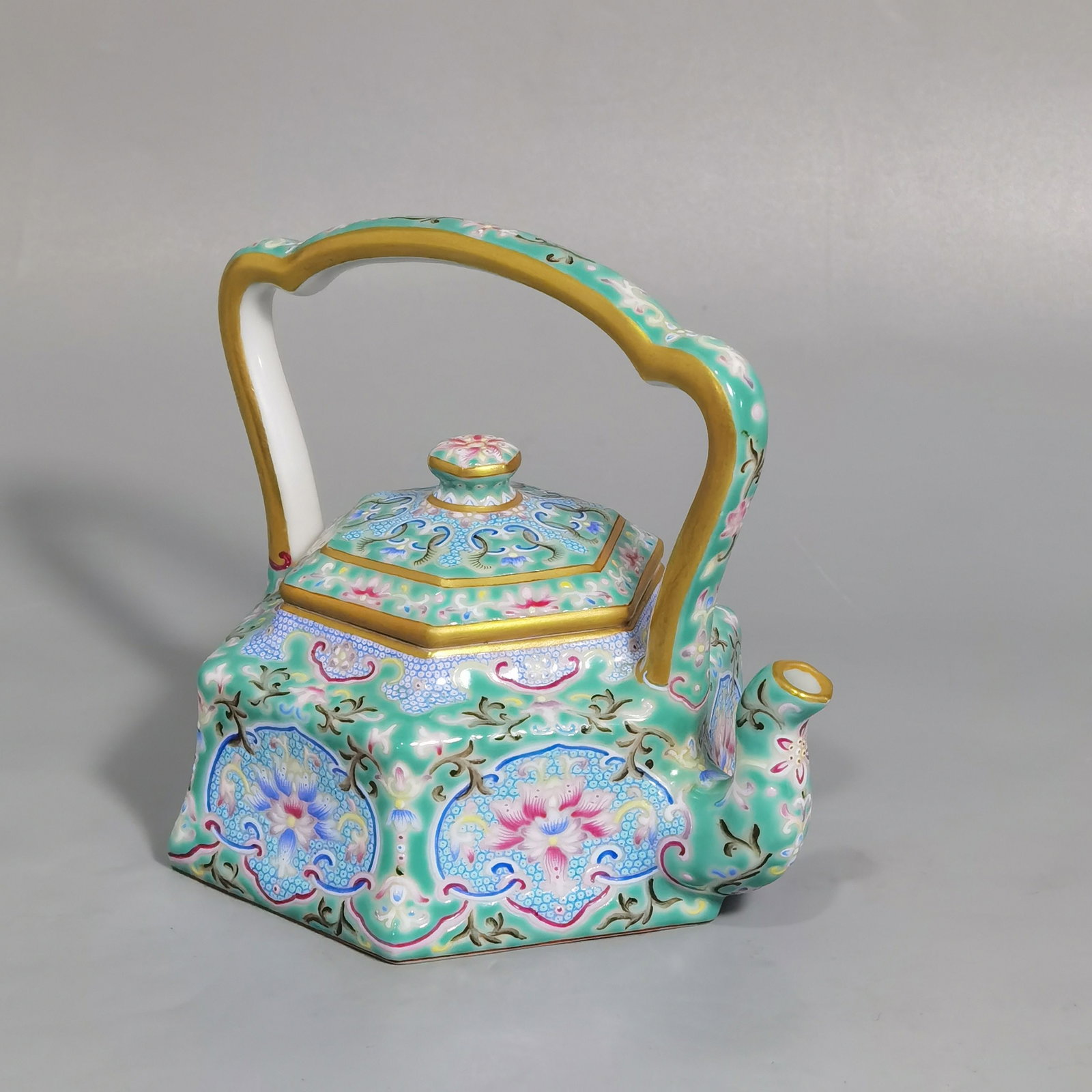 An Exquisite Enamel Turquoise Glazed Lotus Pattern Loop-Handled Pot - 3