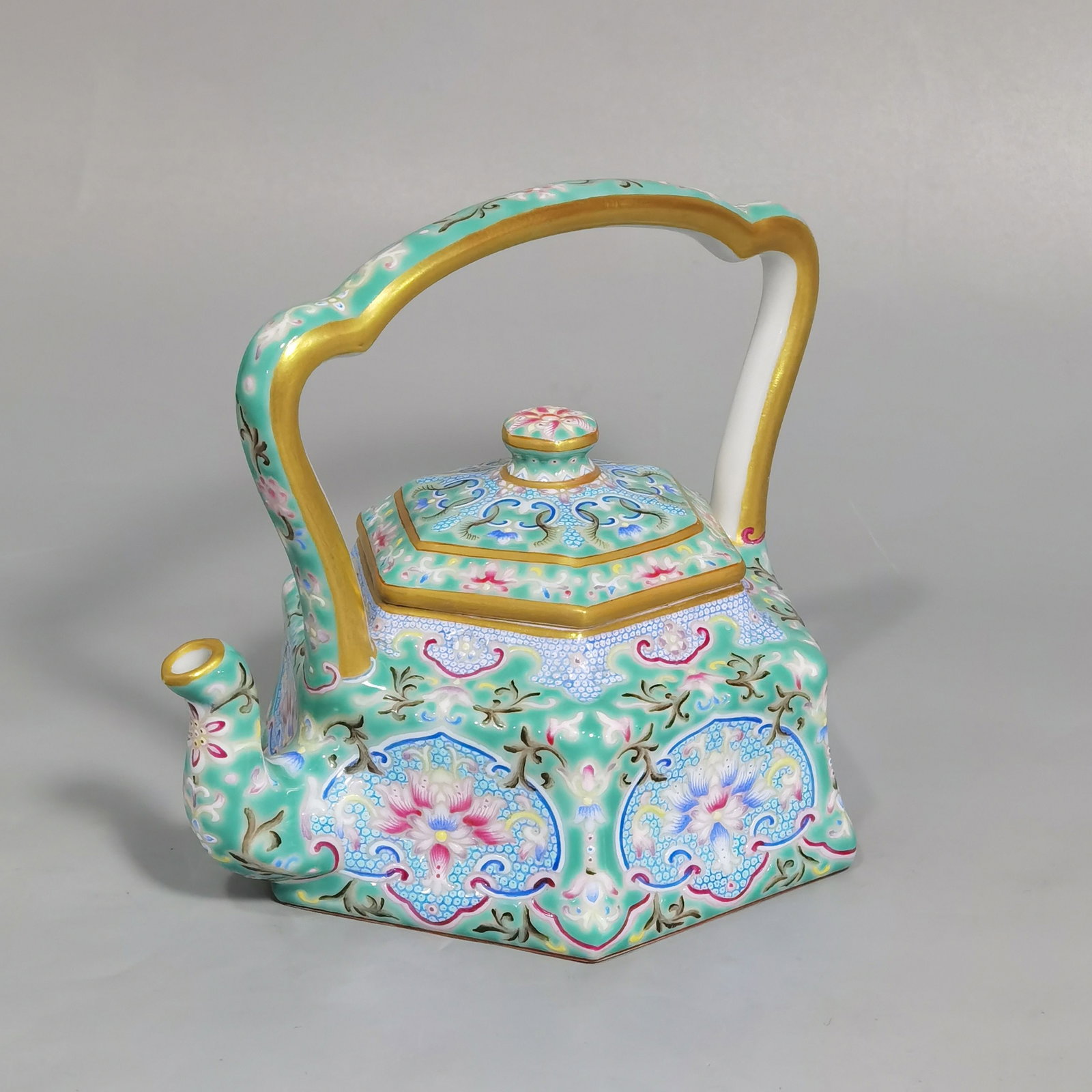 An Exquisite Enamel Turquoise Glazed Lotus Pattern Loop-Handled Pot - 4