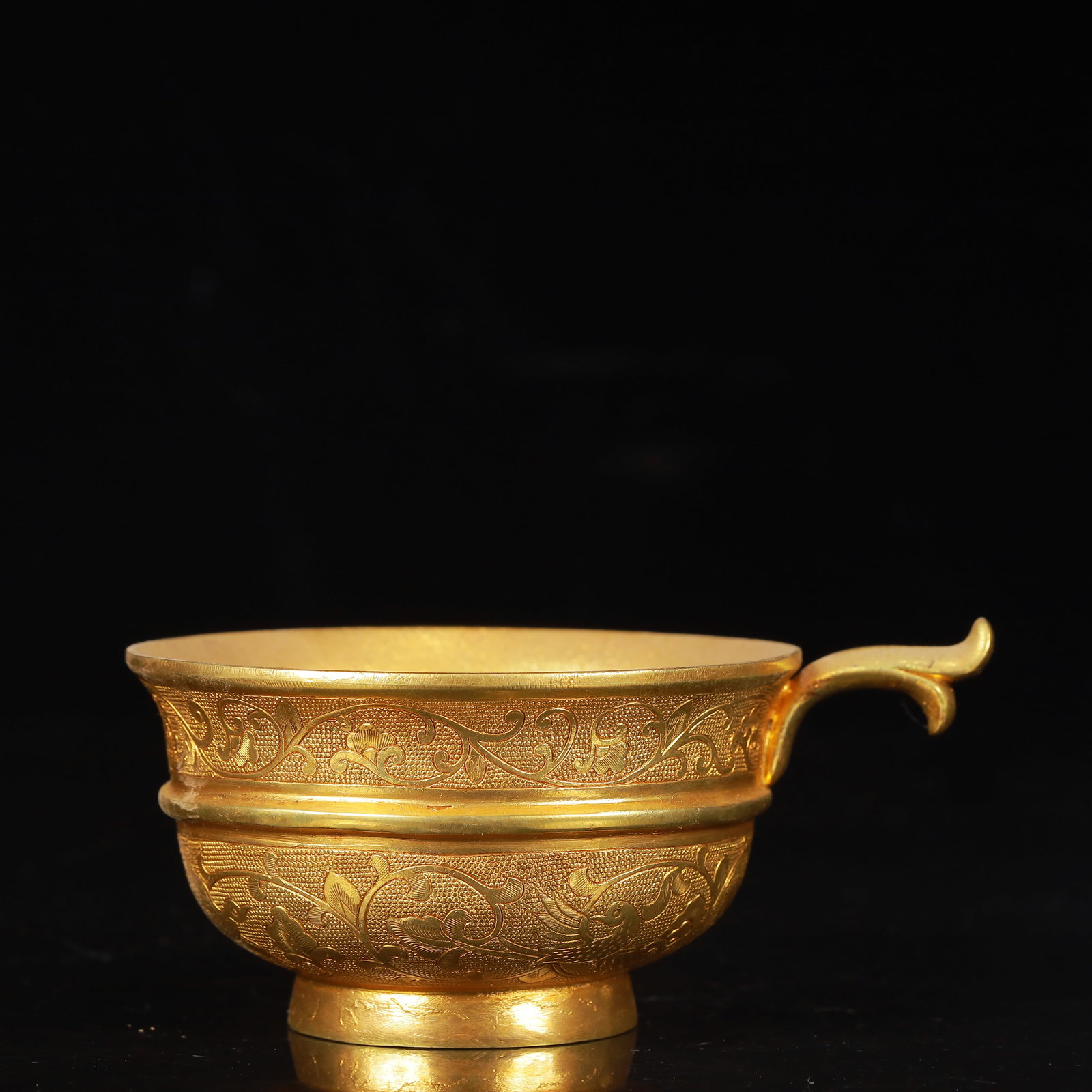An Exquisite Gilt Bronze Lotus Pattern Cup: An Exquisite Gilt Bronze Lotus Pattern Cup,Tang Dynasty,China,Zhenguan Four-Character Mark,Size:4.5inx3.5inx2in,Weight:235g 铜鎏金缠枝莲纹杯,中