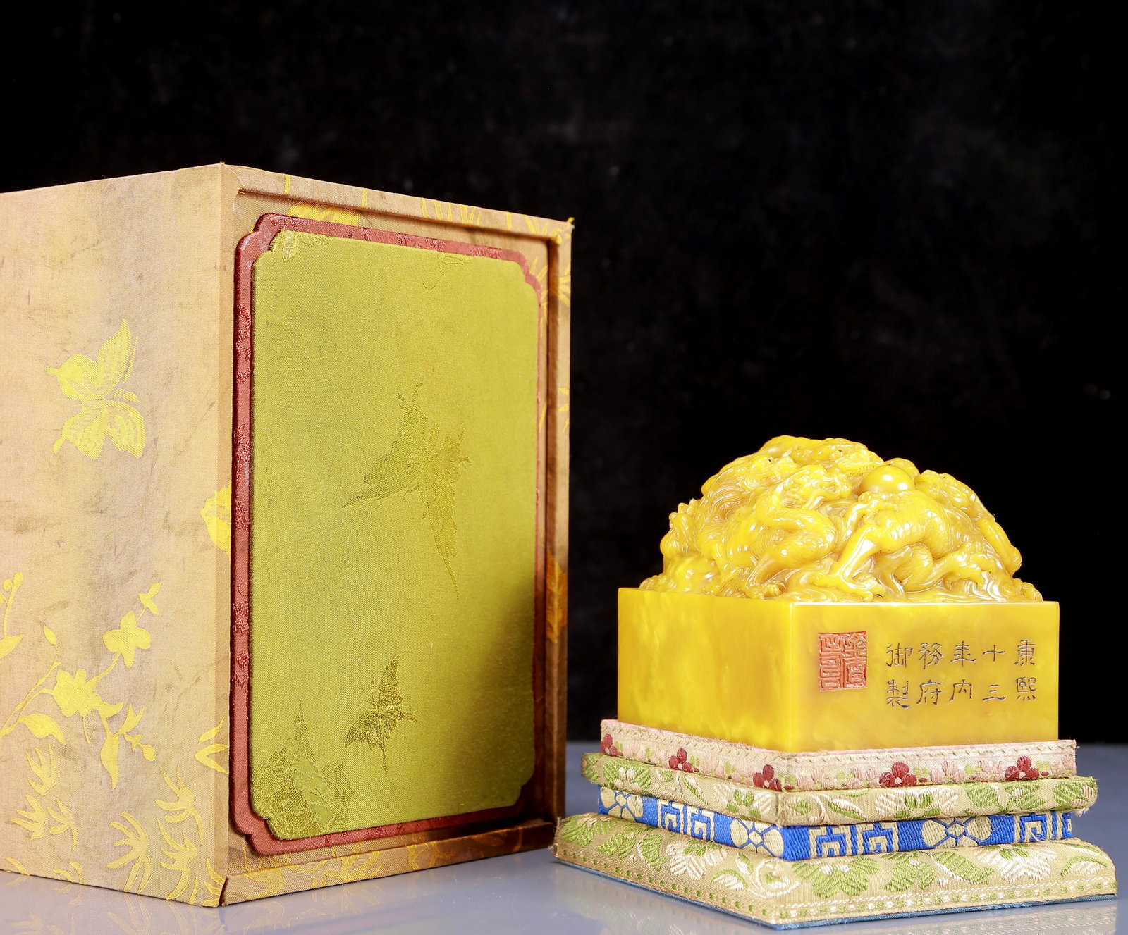 An Exquisite Tianhuang Stone Dragon Pattern Seal (1 of 9)