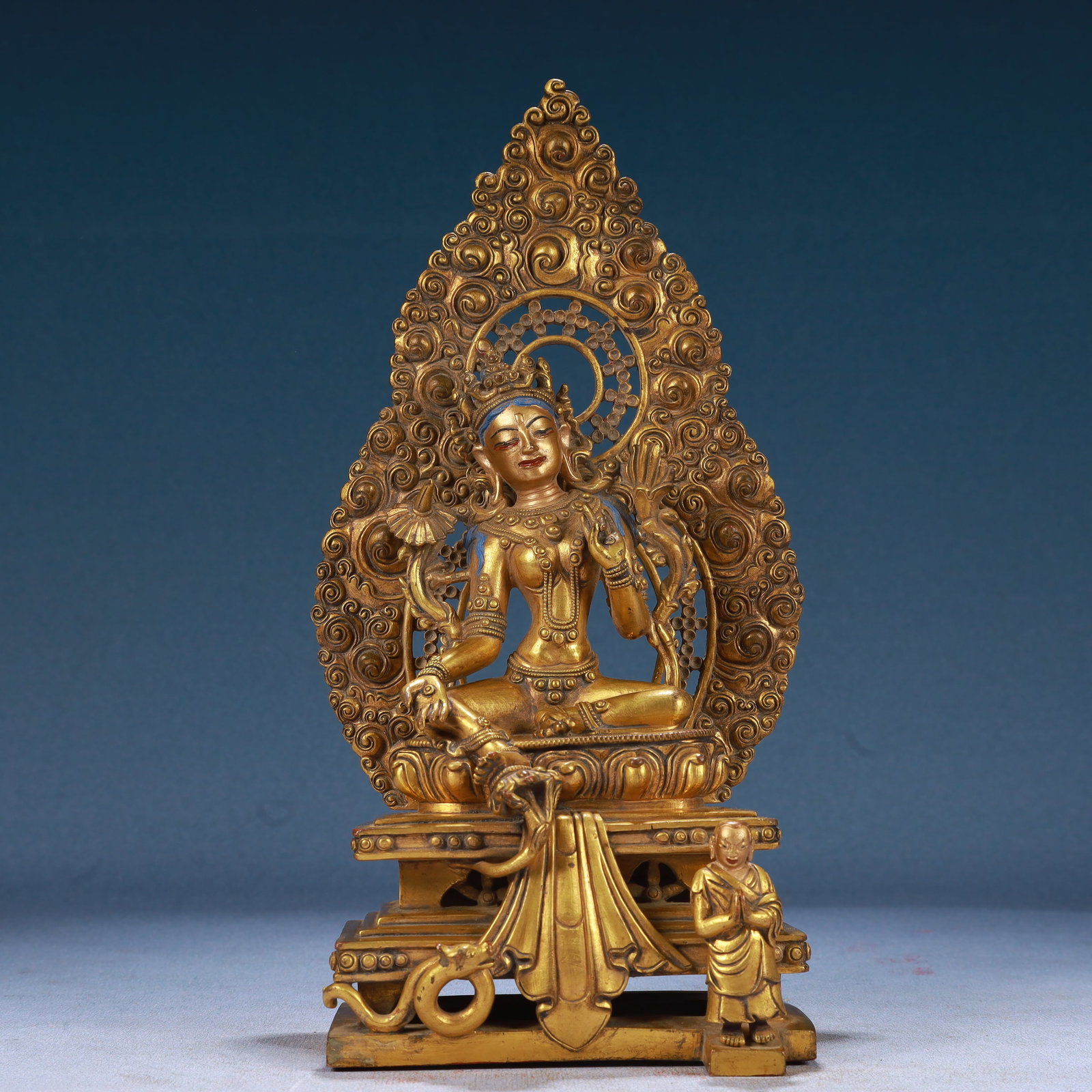 A Solemn Gilt Bronze Statue of Amitayus: A Solemn Gilt Bronze Statue of Amitayus,Qing Dynasty, China,Size:4.7inx3.5inx10.6in,Weight:1950g 铜鎏金无量寿佛像,中国清代