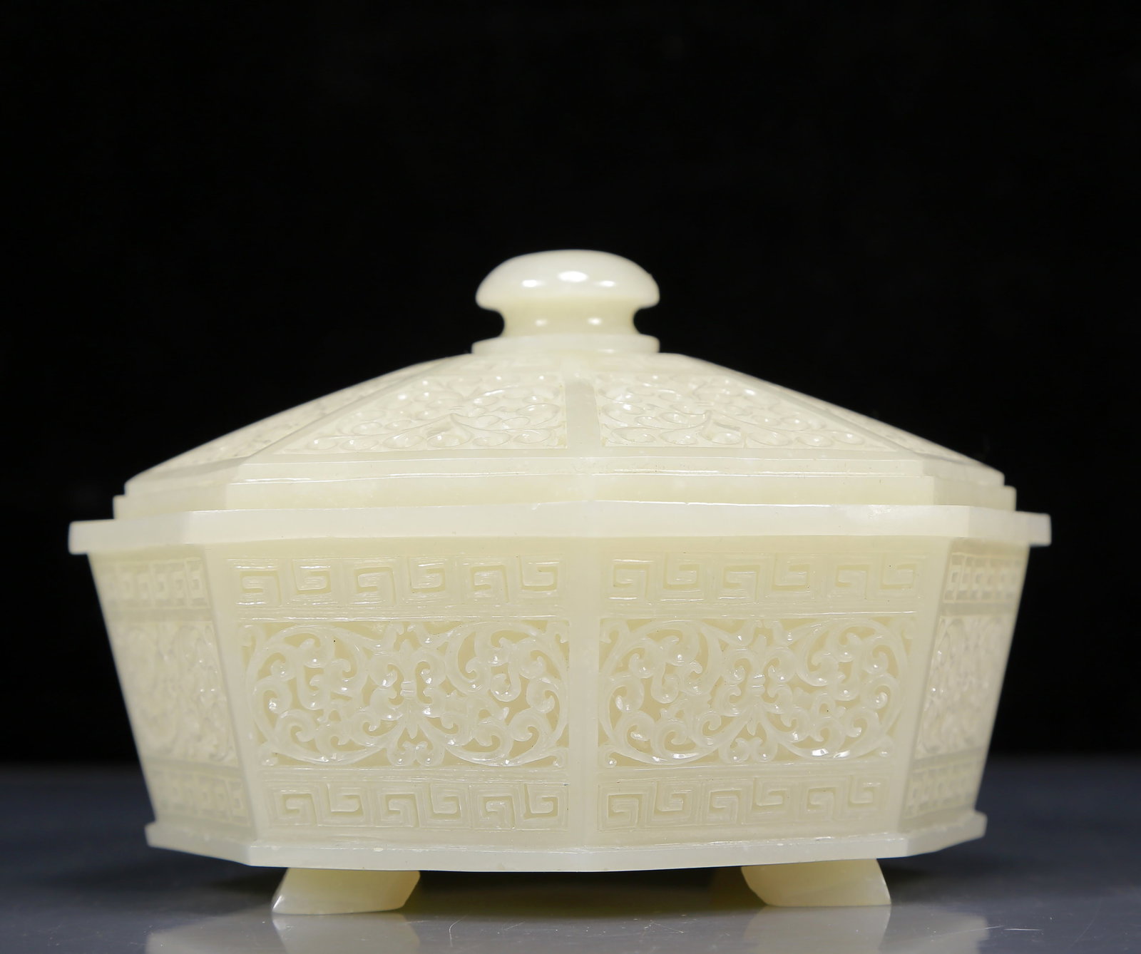 An Exquisite White Jade Flower Pattern Box with Base - 3