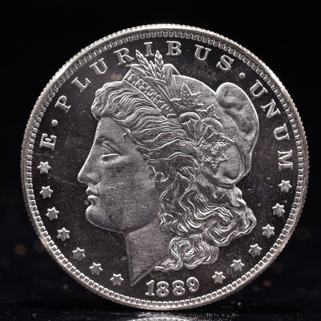 USA Morgan Dollar 1889 Coin: Obv: profile bust with date below and E PLURIBUS UNUM legend and stars around. Rev: eagle with In God we trust above within wreath with UNITED STATES OF AMERICA ONE DOLLAR legend. IN GOD WE TRUST / LI