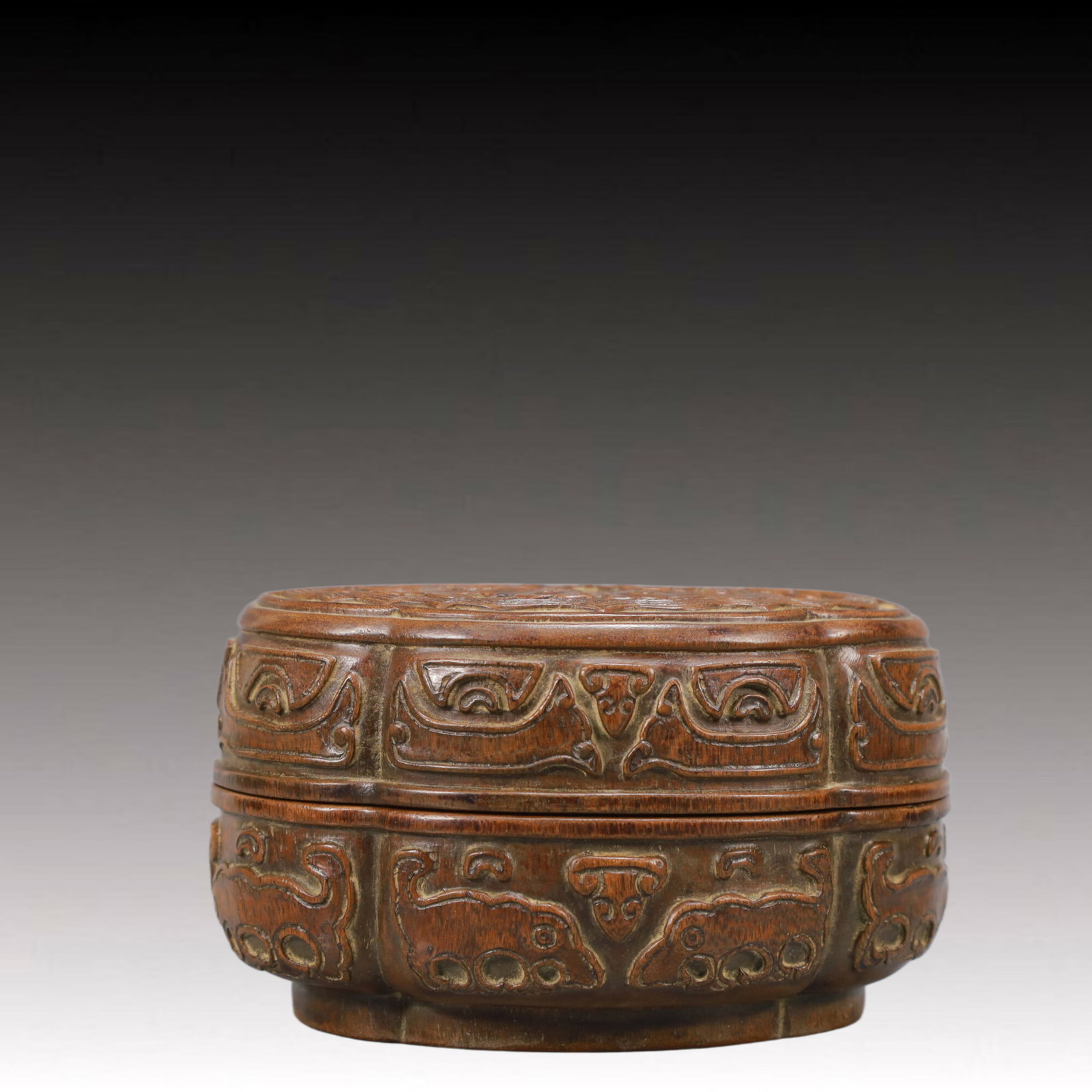 An Exquisite Eaglewood Beast-Face Pattern Cover Box: An Exquisite Eaglewood Beast-Face Pattern Cover Box,Qing Dynasty,China,Size:5.3inx4.2inx3.2in,Weight:350g 沉香木兽面纹盖盒,中国清É