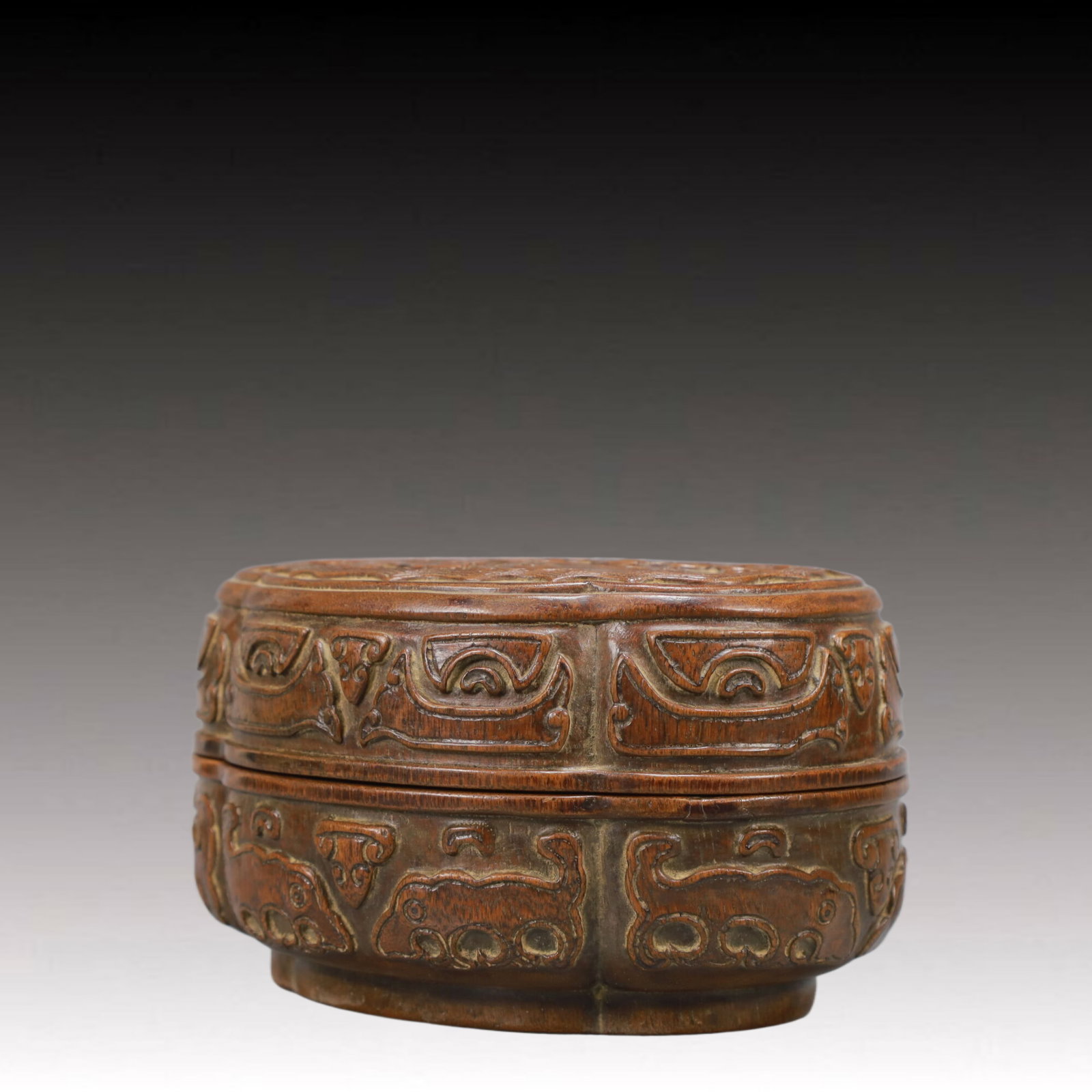 An Exquisite Eaglewood Beast-Face Pattern Cover Box - 2