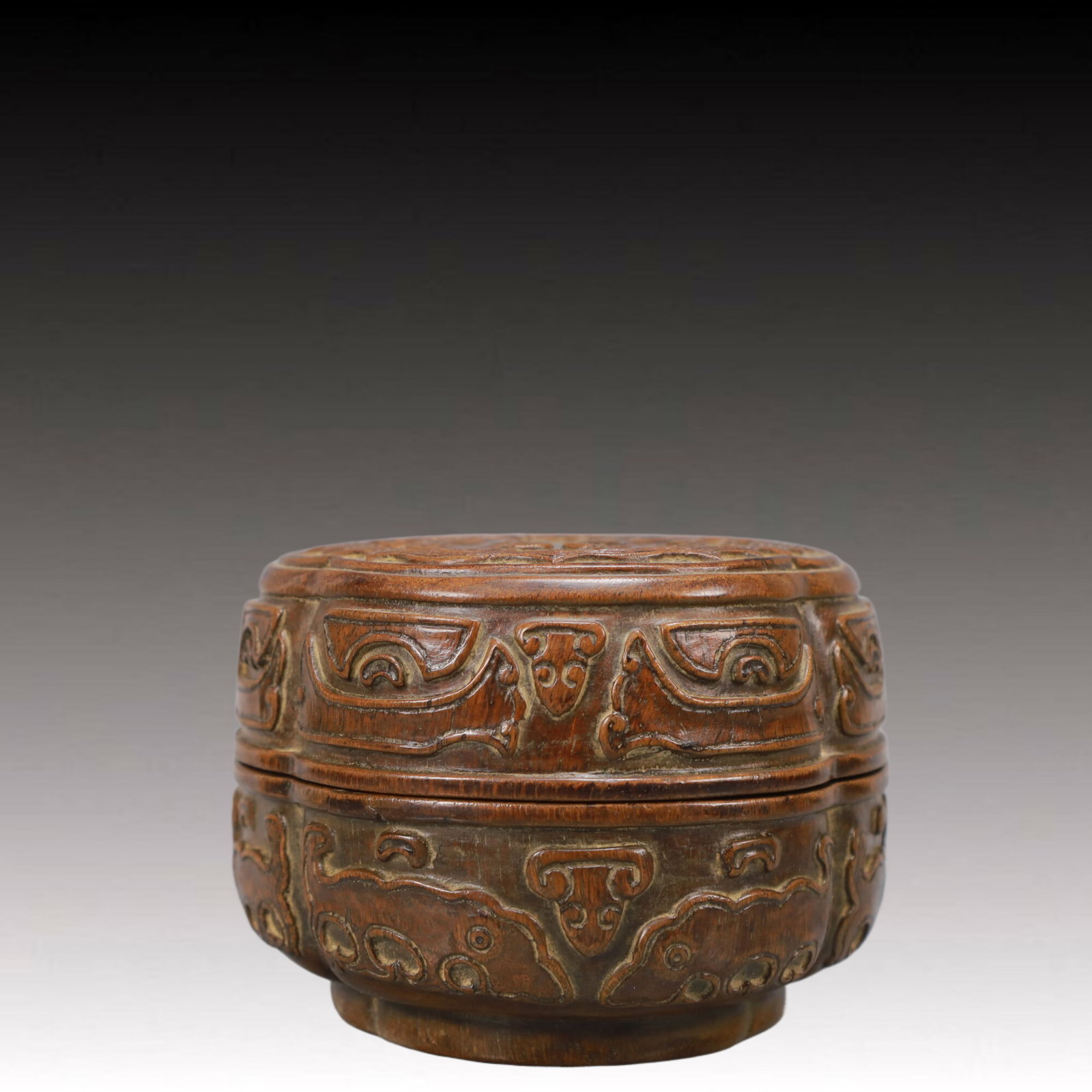 An Exquisite Eaglewood Beast-Face Pattern Cover Box - 3