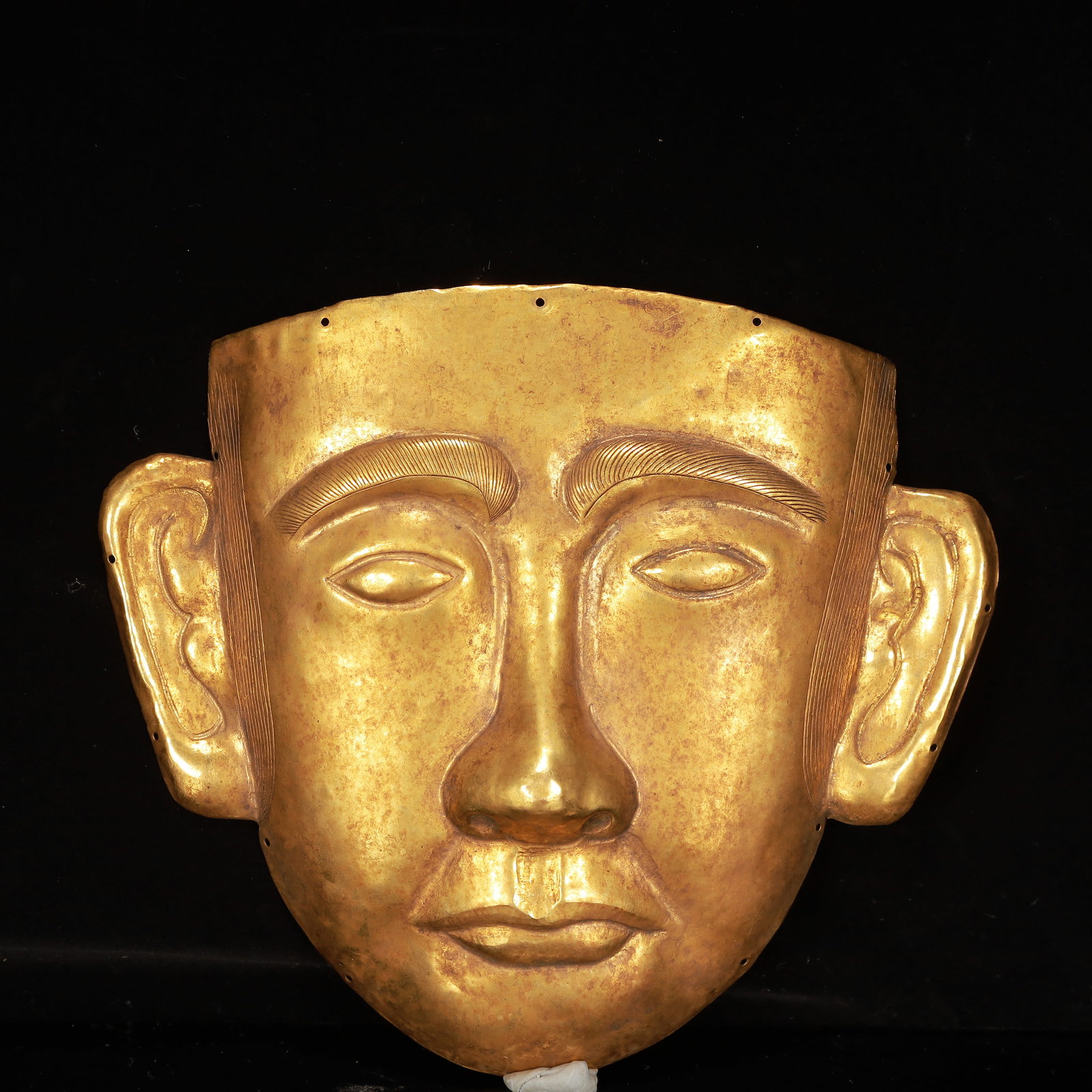 A Rare Gilt Bronze Figure Mask: A Rare Gilt Bronze Figure Mask,Qing Dynasty, China,Size:7.9inx7.1inx11.8in,Weight:100g 铜鎏金人物面具,中国清代