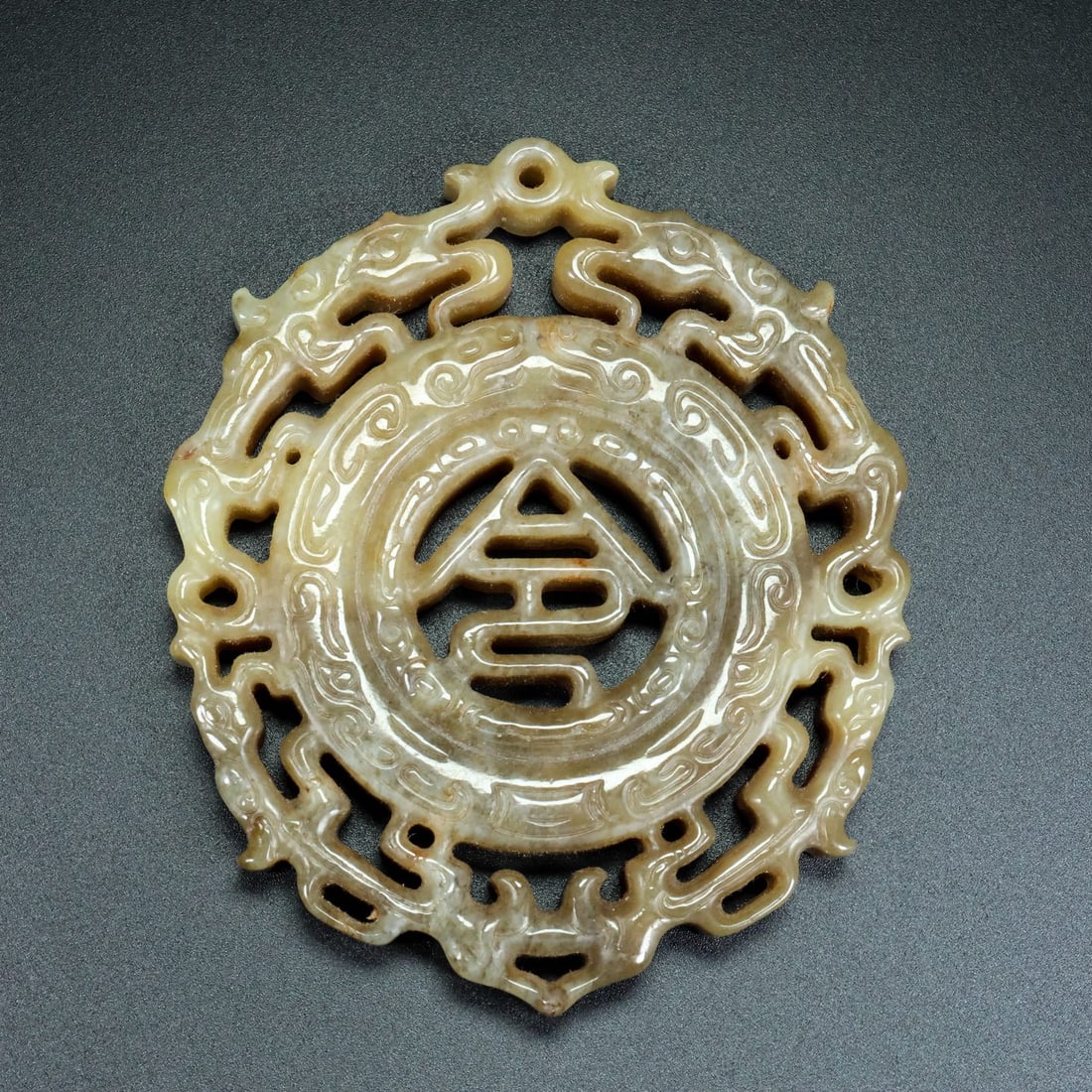 An Exquisite White Jade Dragon Pattern Pendant: An Exquisite White Jade Dragon Pattern Pendant,Qing Dynasty,China,Size:3.1inx6.9inx3.7in,Weight:122g 白玉龙纹挂件,中国清代