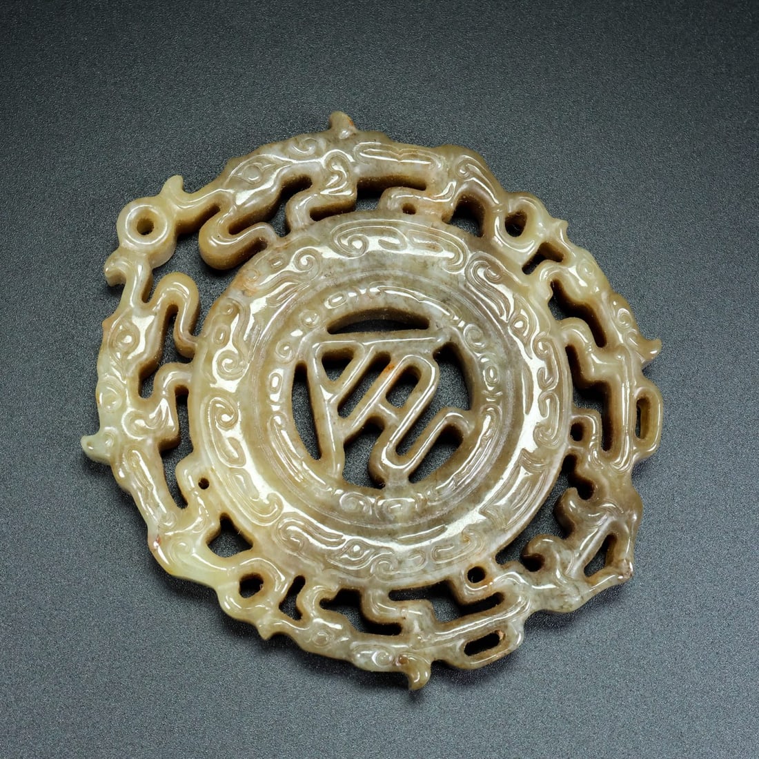 An Exquisite White Jade Dragon Pattern Pendant - 3