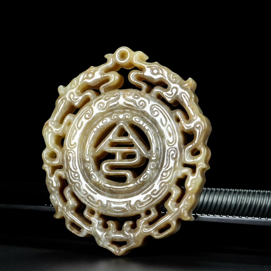 An Exquisite White Jade Dragon Pattern Pendant - 6
