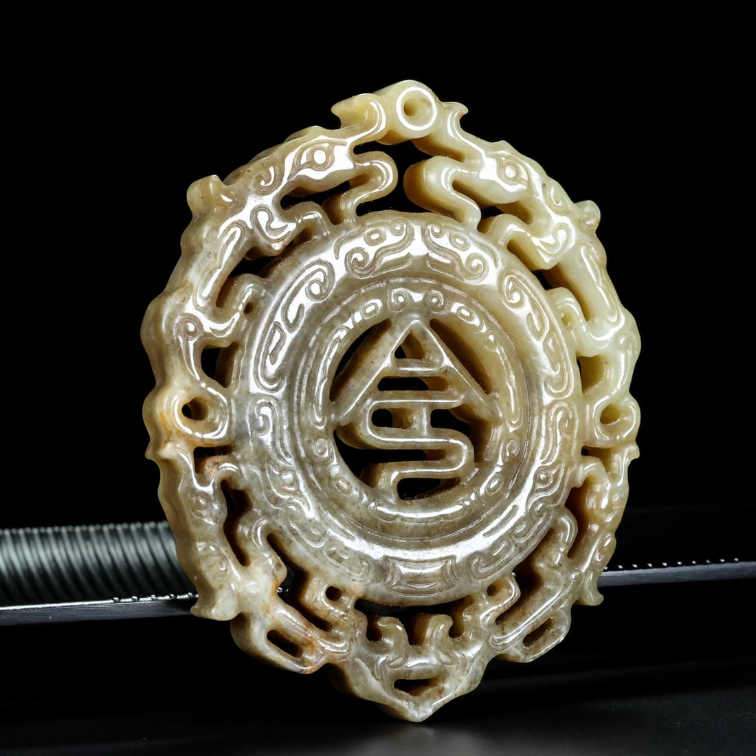 An Exquisite White Jade Dragon Pattern Pendant - 8