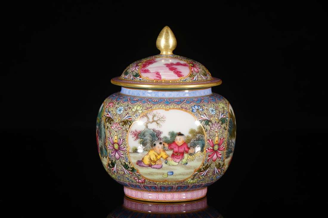 An Exquisite Enamel Character and Story Pattern Tea Caddy (1 of 8)