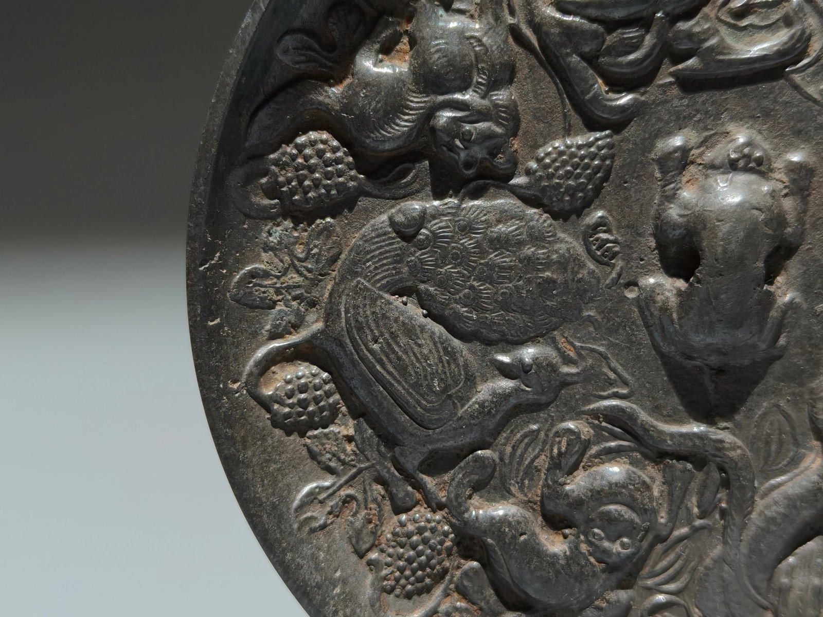 An Exquisite Bronze Beast Pattern Mirror - 5