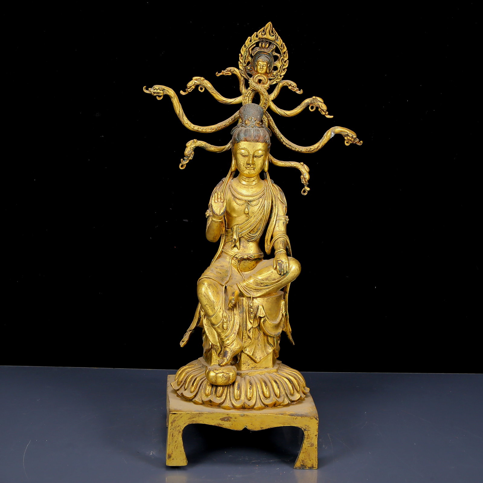 A Huge Gilt Bronze Statue of Avalokitesvara: A Huge Gilt Bronze Statue of Avalokitesvara，Ancient Time, China，Size:6.3inx18.5in，Weight:3990g 铜鎏金观音像，远古时