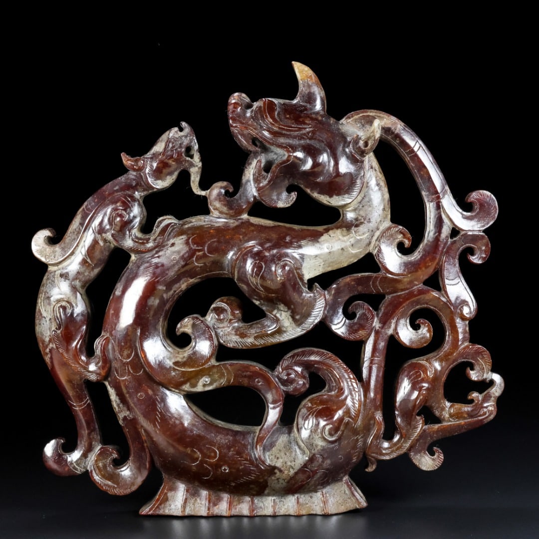 An Archaic Gaogu yu Dragon Ornament: An Archaic Gaogu yu Dragon Ornament,Ancient Time, China,Size:7.6inx8.2inx1.7in,Weight:1.25kg 高古玉龙摆件,中国远古时期
