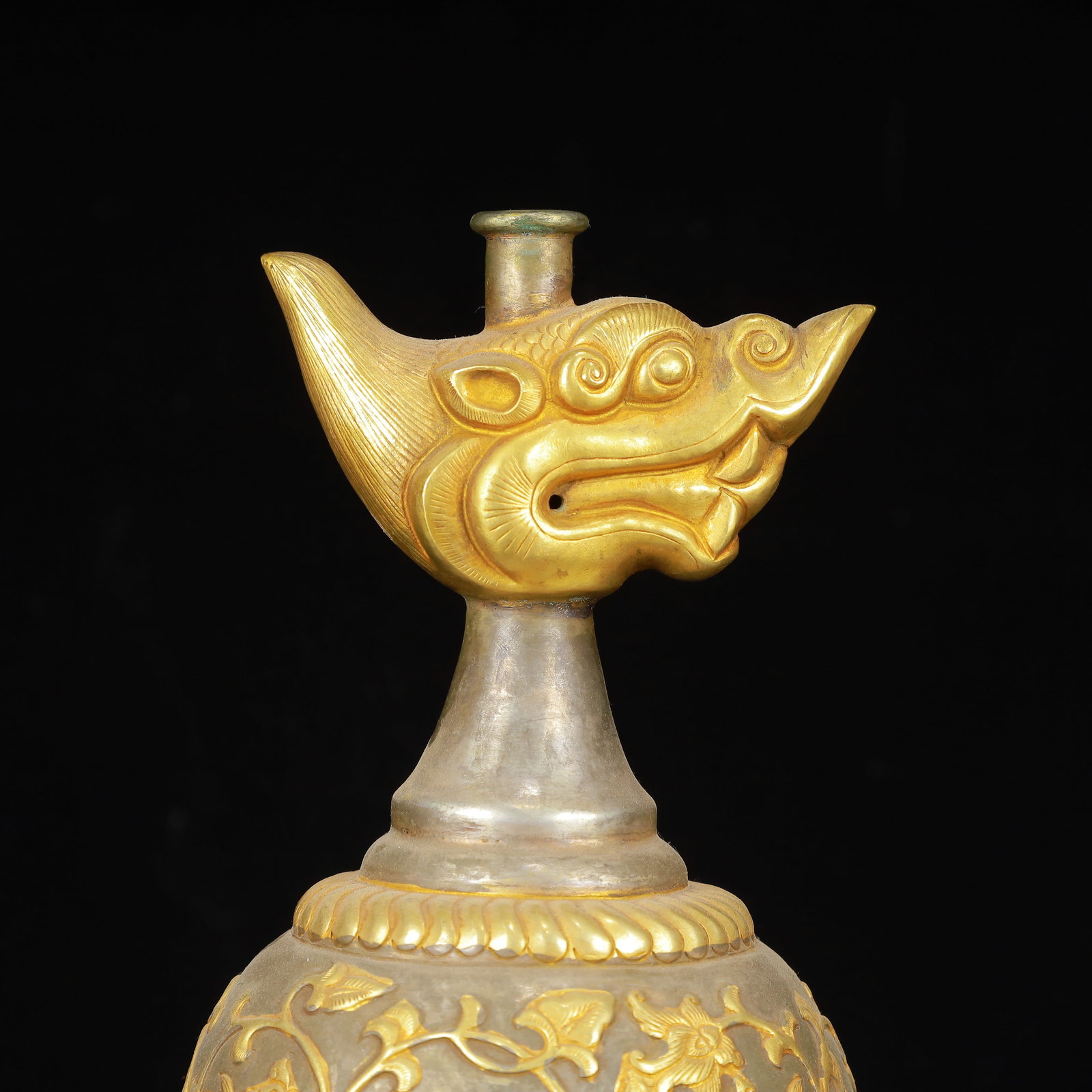 An Exquisite Gilt Silver Auspicious Beast Pattern Vase - 2