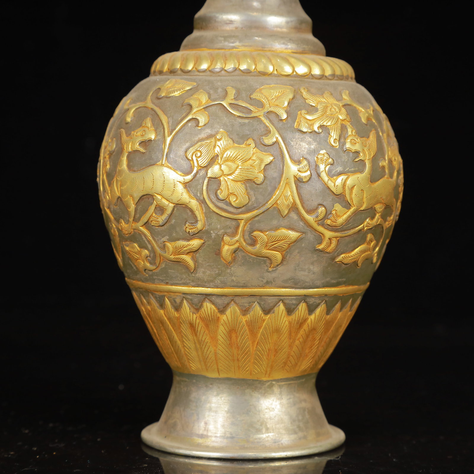 An Exquisite Gilt Silver Auspicious Beast Pattern Vase - 3