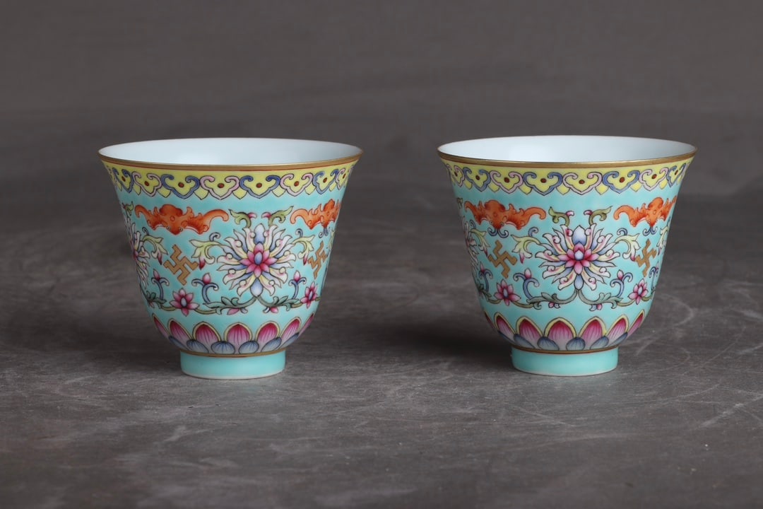 A Pair of Exquisite Green Ground Famille-Rose Lotus Pattern Cups: A Pair of Exquisite Green Ground Famille-Rose Lotus Pattern Cups,Qing Dynasty,China,Daoguang Six-character Mark,Size:2.3inx2.8in 一对绿地粉彩缠枝莲