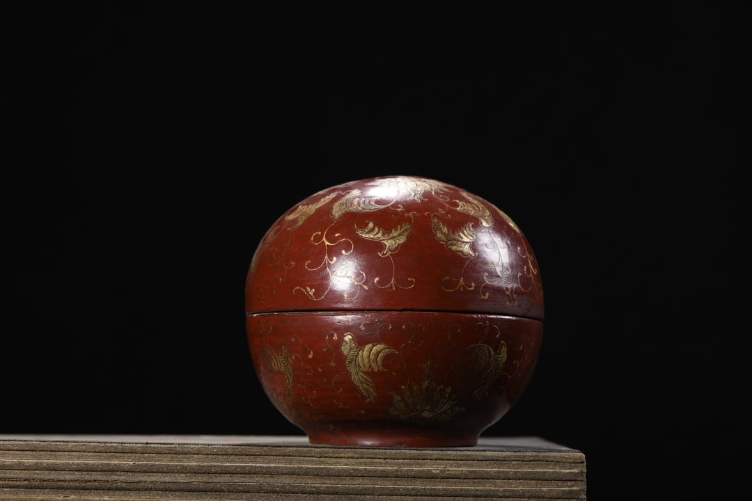 An Exquisite Carved Lacquer Painted Gold Lotus Pattern Box: An Exquisite Carved Lacquer Painted Gold Lotus Pattern Box,Qing Dynasty,China,Qianlong Four-Character Mark,Size:4.9inx4.3in,Weight:180g 漆器描金缠枝莲纹