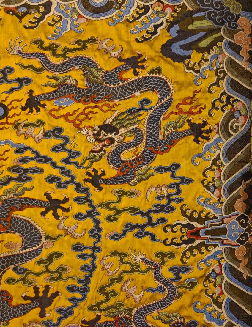 An exquisite dragon-patterned brocade - 4