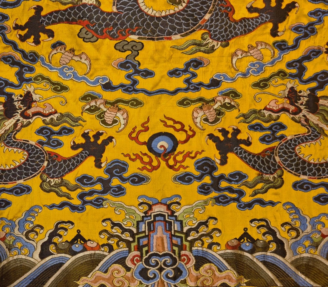 An exquisite dragon-patterned brocade - 6