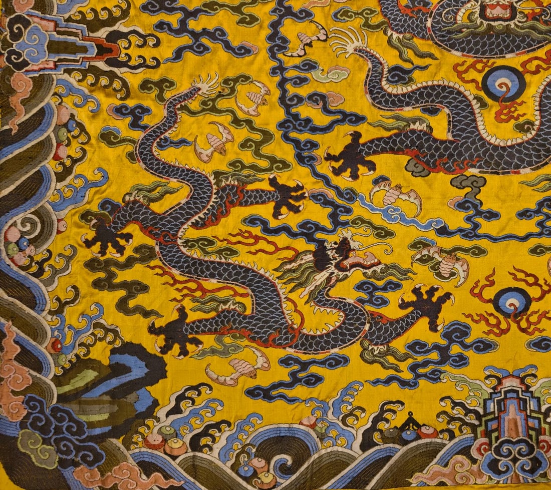 An exquisite dragon-patterned brocade - 7