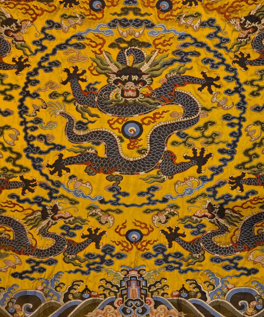 An exquisite dragon-patterned brocade - 8