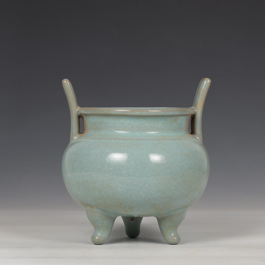 An Exquisite Ru yao Double-Ears and Tripod Censer: An Exquisite Ru yao Double-Ears and Tripod Censer,Song Dynasty,China,Size:7.1inx6.1in 汝窑双耳三足香炉,中国宋代