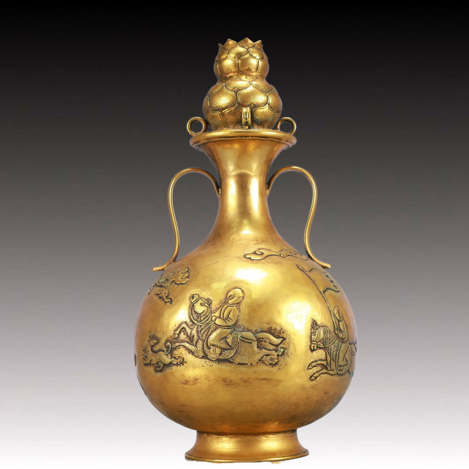 A Rare Gilt Bronze Figure Pattern Double-Ears Pot: A Rare Gilt Bronze Figure Pattern Double-Ears Pot,Tang Dynasty, China,Size:5.9inx11in,Weight:900g 铜鎏金人物纹双耳壶,中国唐É