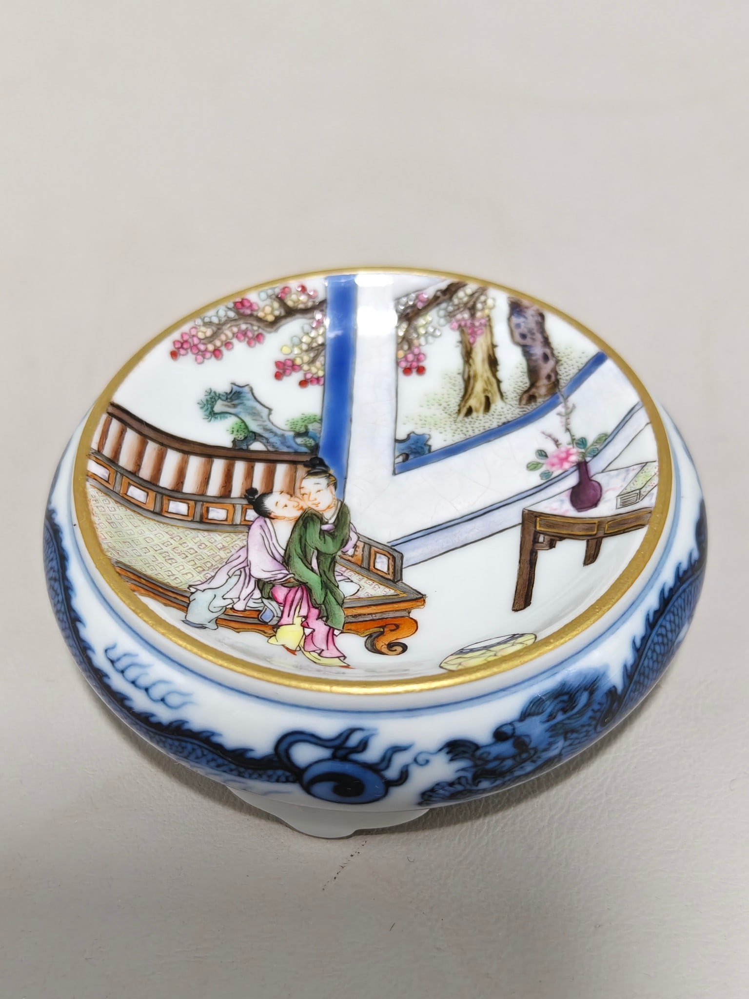 An Exquisite Blue and White Famille-Rose Character and Story Pattern Tripod Brush Washer: An Exquisite Blue and White Famille-Rose Character and Story Pattern Tripod Brush Washer 青花粉彩人物故事纹三足笔洗,ߑ
