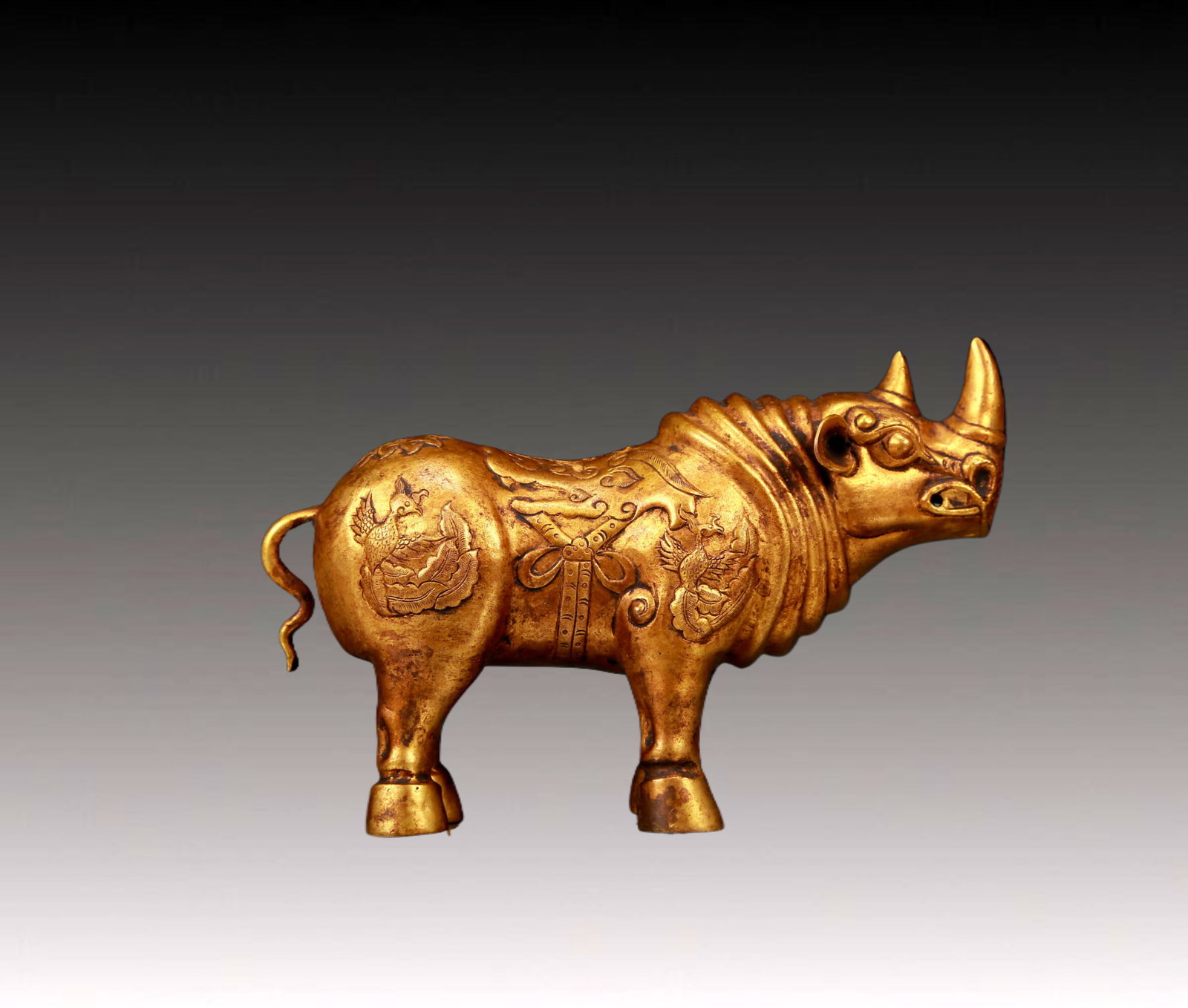 An Exquisite Gilt Bronze Rhinoceros Ornament: An Exquisite Gilt Bronze Rhinoceros Ornament,Qing Dynasty, China,Size:3.3inx1.4in,Weight:420g 铜鎏金犀牛摆件，清代