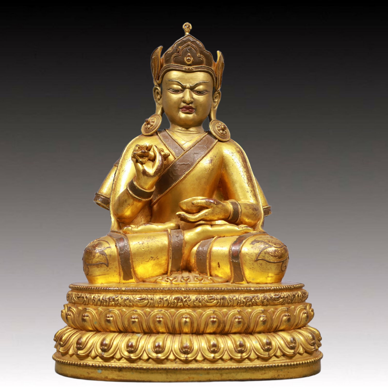 A Solemn Gilt Bronze Statue of Vajrasattva, With Inscription: A Solemn Gilt Bronze Statue of Vajrasattva, With Inscription, Ming Dynasty, China, Size:10.4inx6.9inx14.8in, Weight:7550g 铜鎏金金刚萨陲像,带Ž