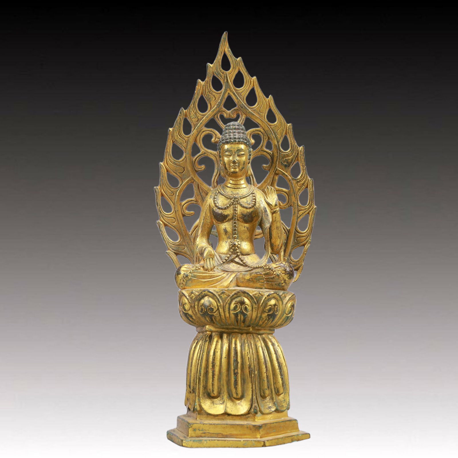 A Solemn Gilt Bronze Statue of Sakyamuni: A Solemn Gilt Bronze Statue of Sakyamuni,Qing Dynasty, China,Size:4.1inx3.1inx10.2in,Weight:1250g 铜鎏金释迦摩尼像,中国清代