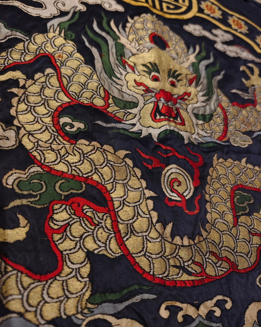 An exquisite dragon pattern brocade - 2