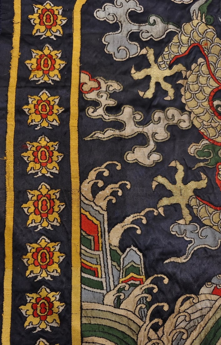 An exquisite dragon pattern brocade - 7