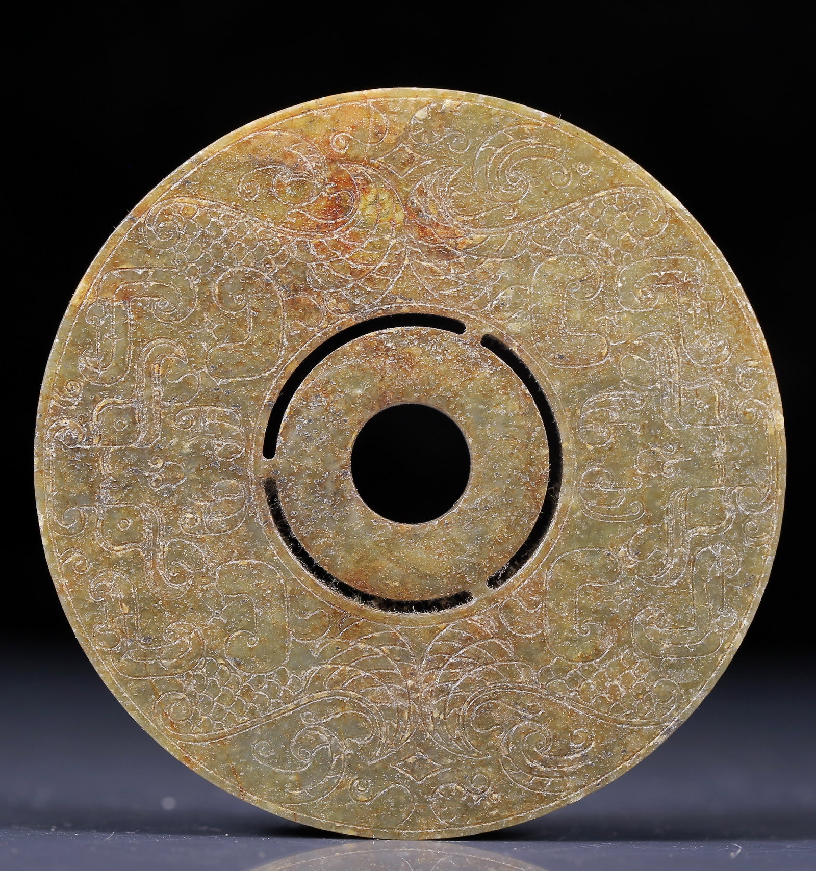 An Exquisite Gaogu Jade Auspicious Beast Pattern Pendant: An Exquisite Gaogu Jade Auspicious Beast Pattern Pendant,Ancient Time, China,Size:3in,Weight:65g 高古玉瑞兽纹挂件，远古时期