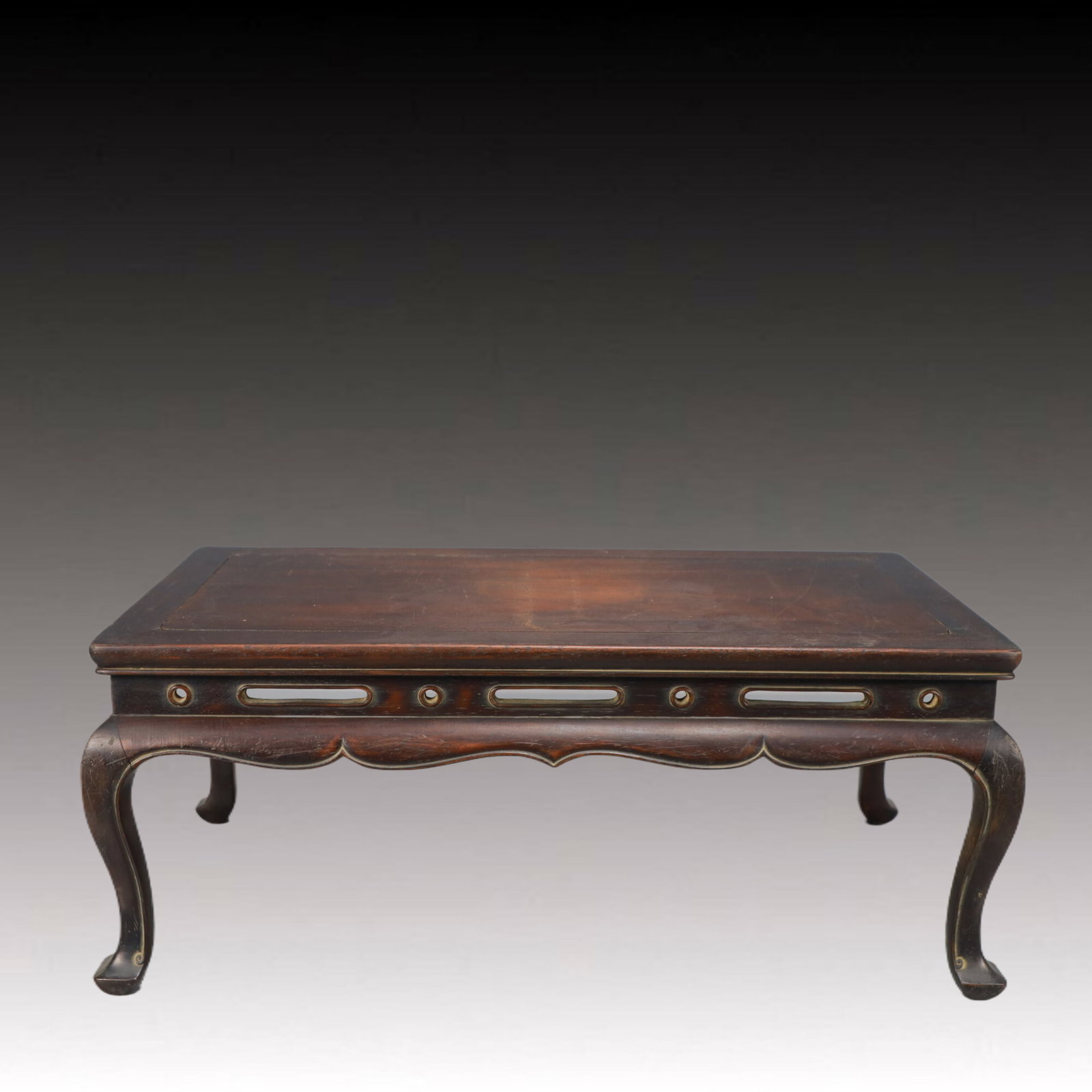 An Exquisite Zitanwood Table: An Exquisite Zitanwood Table,Qing Dynasty,China,Size:15.9inx8.5inx6.3in,Weight:1250g 紫檀木桌,中国清代