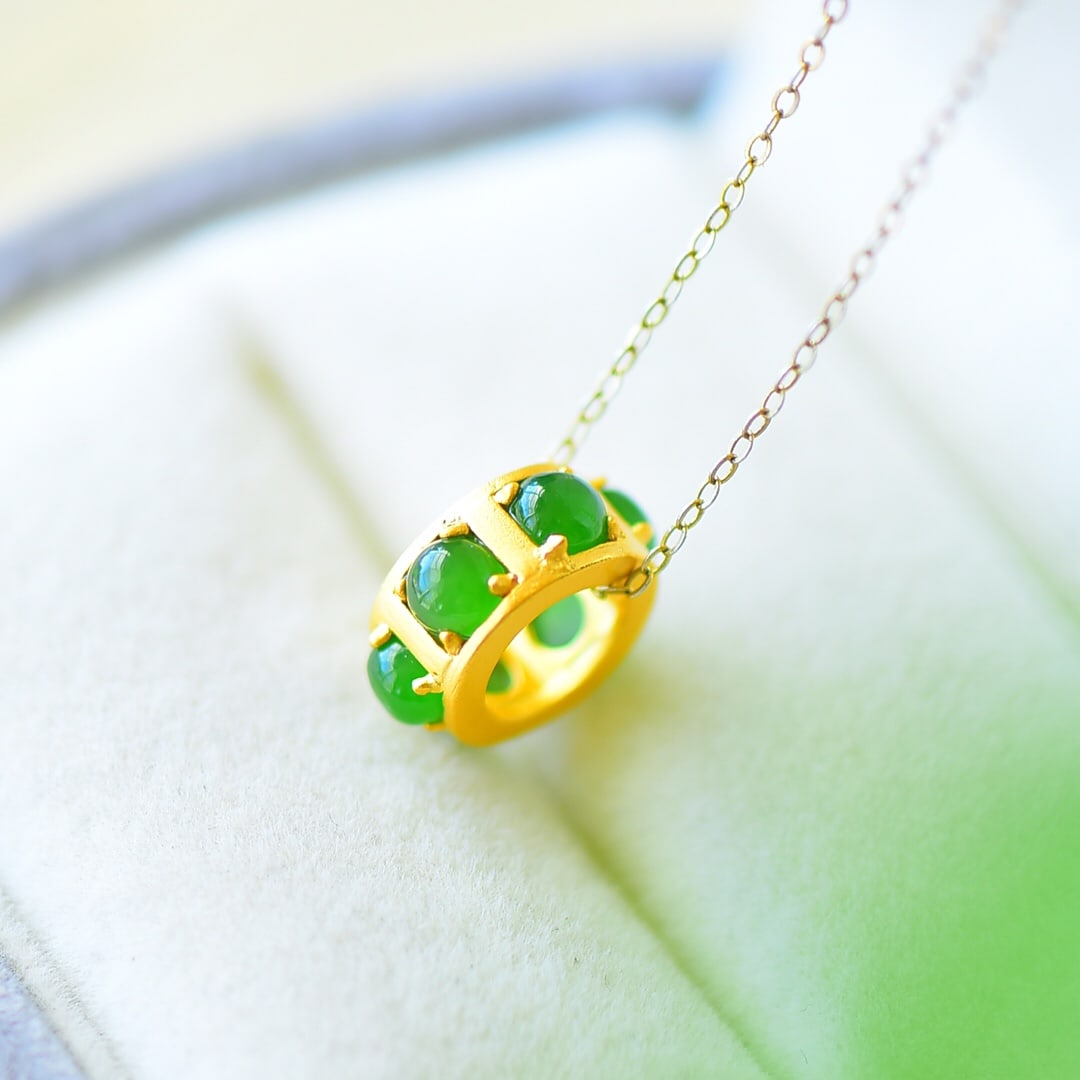 A Pair of Exquisite Sterling Silver-Gold Plated Inlaid Jasper Necklace: A Pair of Exquisite Sterling Silver-Gold Plated Inlaid Jasper Necklace,Size:0.5inx0.5in 纯银镀金镶碧玉项链