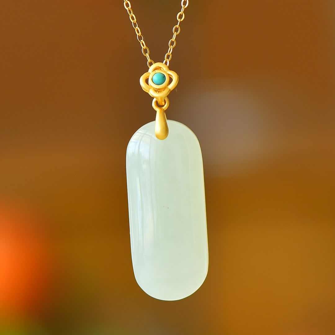 An Exquisite Sterling Silver-Gold Plated Inlaid White Jade Pendant: An Exquisite Sterling Silver-Gold Plated Inlaid White Jade Pendant,Size:0.5inx1.1in 纯银镀金镶白玉吊坠