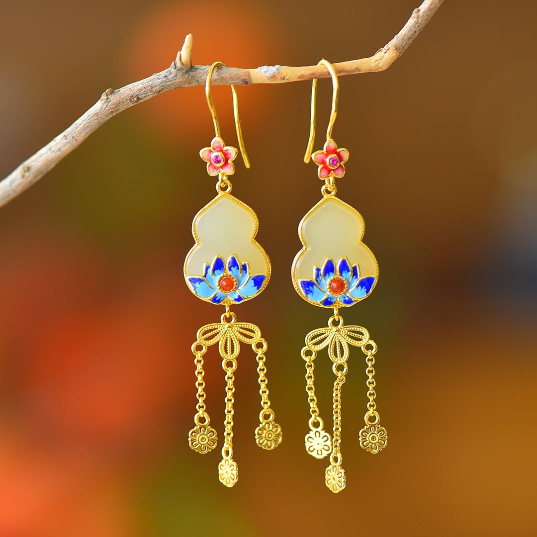 A Pair of Exquisite Sterling Silver-Gold Plated Inlaid White Jade Earrings: A Pair of Exquisite Sterling Silver-Gold Plated Inlaid White Jade Earrings 一对纯银镀金镶白玉耳环